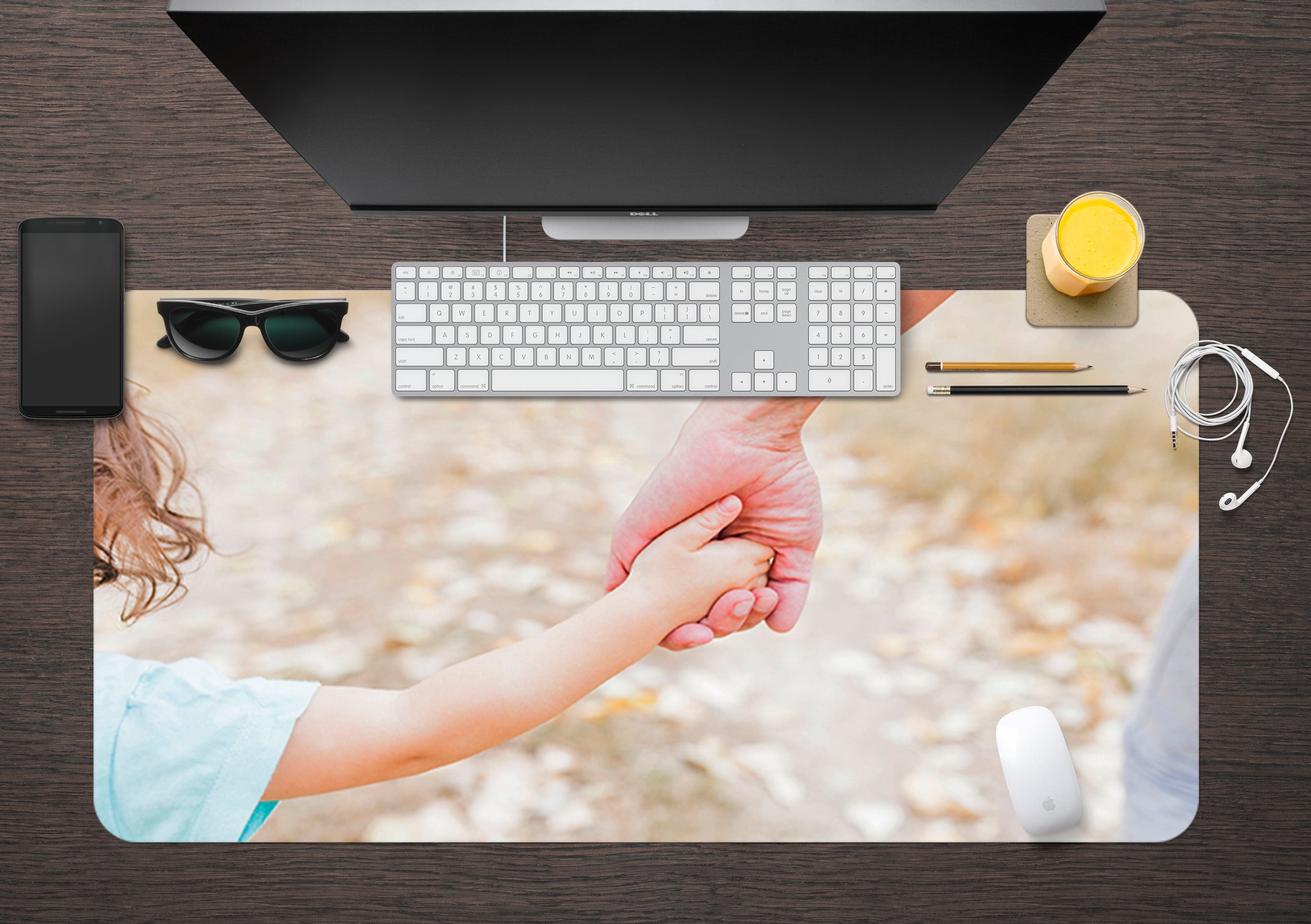 3D Hold Hands 17048 Desk Mat