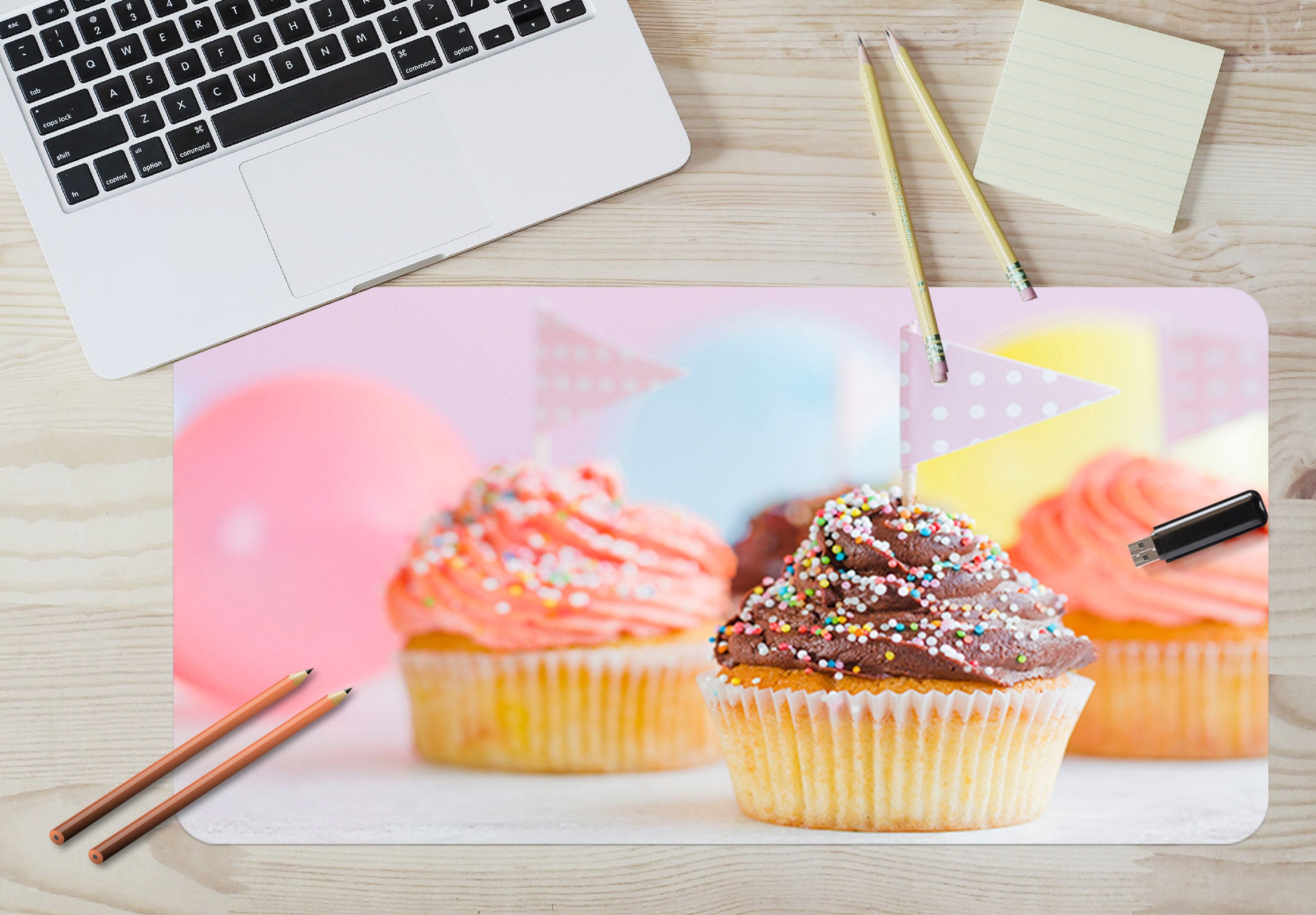 3D Cup Cake 17034 Desk Mat