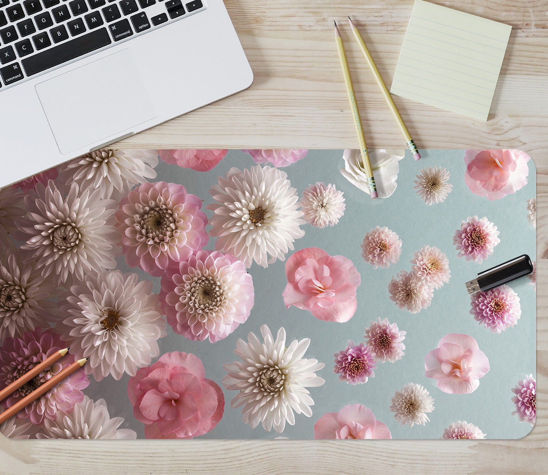 3D Chrysanthemum 123118 Assaf Frank Desk Mat