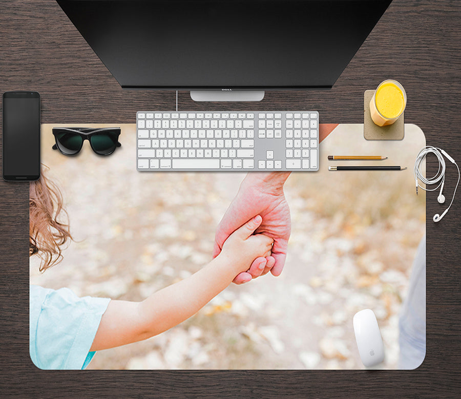 3D Hold Hands 17048 Desk Mat